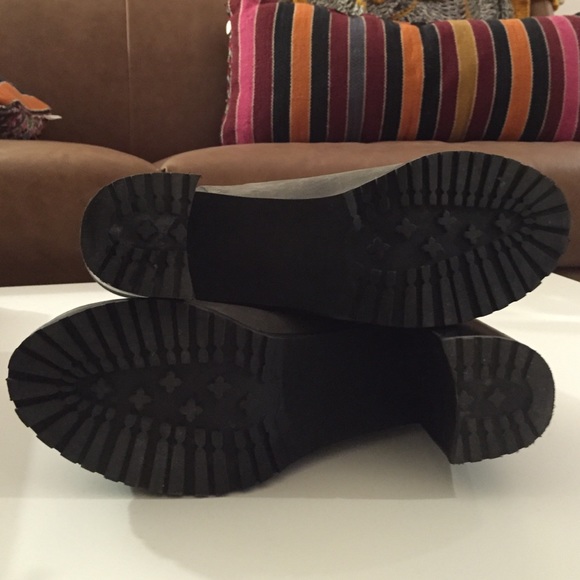 Cult favorite Minimarket Embla sold out grey boots - Picture 4 of 4