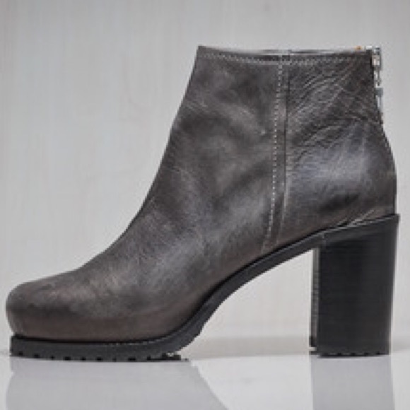 Cult favorite Minimarket Embla sold out grey boots - Picture 2 of 4