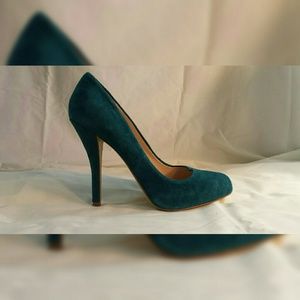 Teal suede almond toe pumls