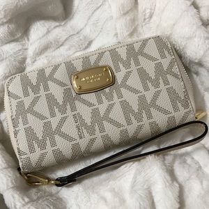 Brand NWT Authentic MK Vanilla Monogram Wristlet