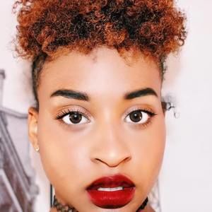 Meet your Posher, Jade