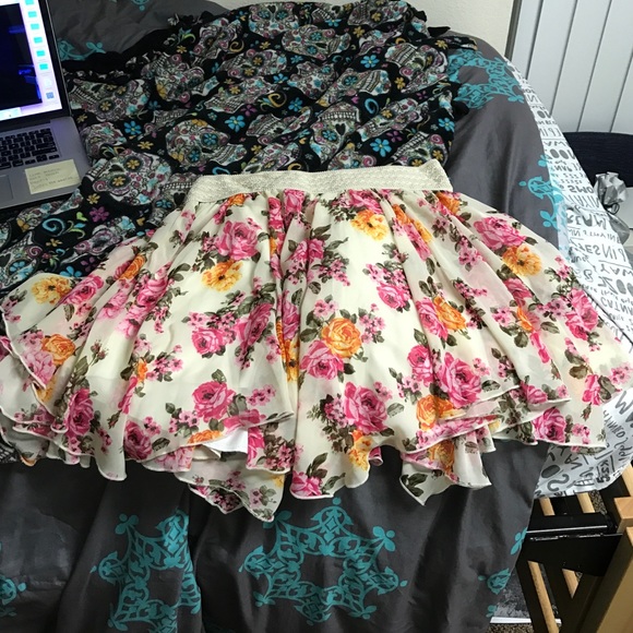 Floral skirt - Picture 1 of 3