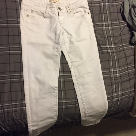 White capris jeans