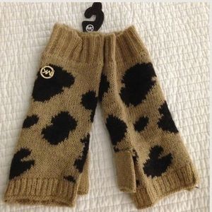 Michael Kors fingerless hand mitt