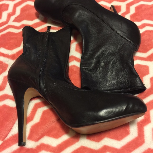 Ankle boots size 9 cute with jeans