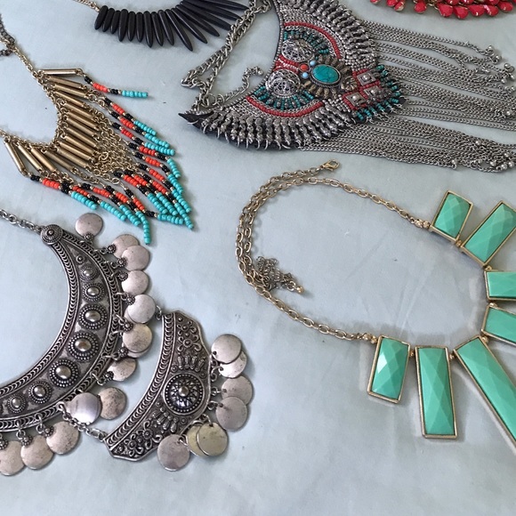 Eight chunky necklaces - Picture 2 of 4