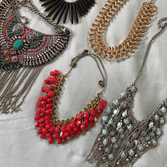 Eight chunky necklaces - Picture 3 of 4