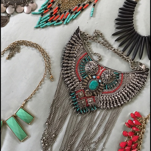 Eight chunky necklaces - Picture 4 of 4