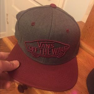 3 Vans snapbacks for 30$
