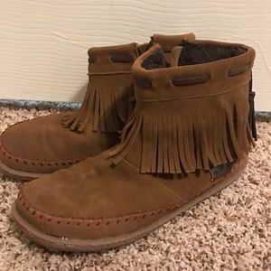 Woolrich Tan Fringed Moccasins