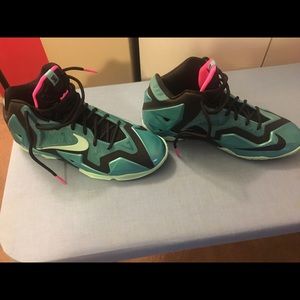 Nike Lebron XI Youth