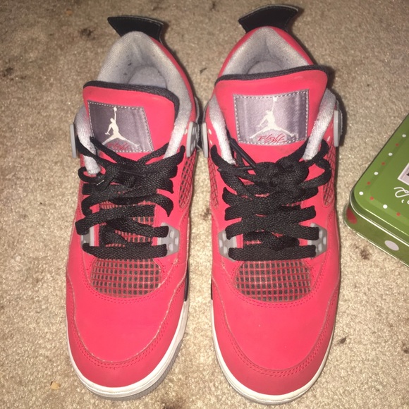 Jordan retro toro 4s! ❤️🎒
