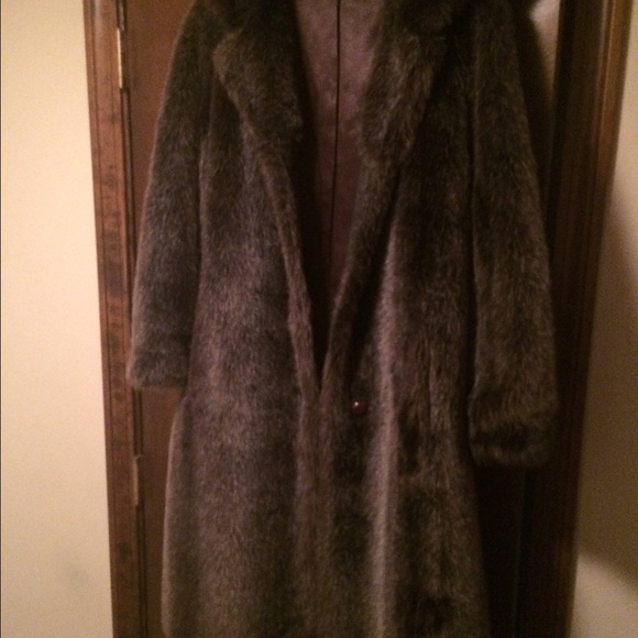 Cheyenne Dark Brown Fur coat by Hillmoor