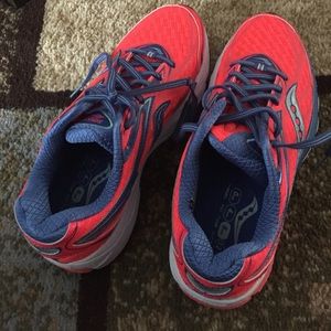 Saucony ride sneakers size 8.5