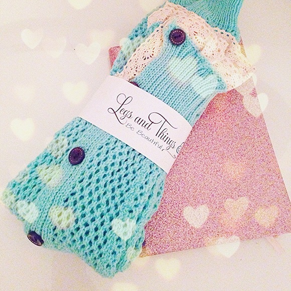 Bid $6 or buy now $8 lacy button leg warmers - Picture 4 of 4