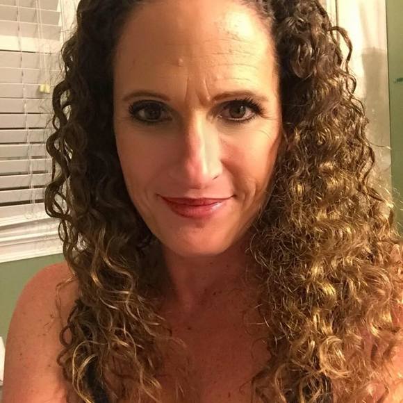 Meet your Posher, Beth - Picture 2 of 2