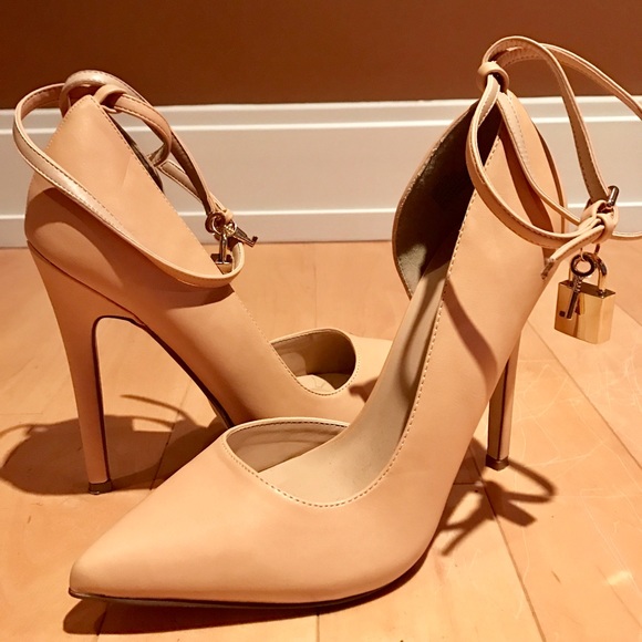 Gently used nude pump.