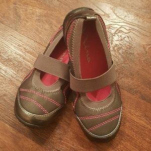 Nina Little Girls Gray Mary Jane *NWOT*