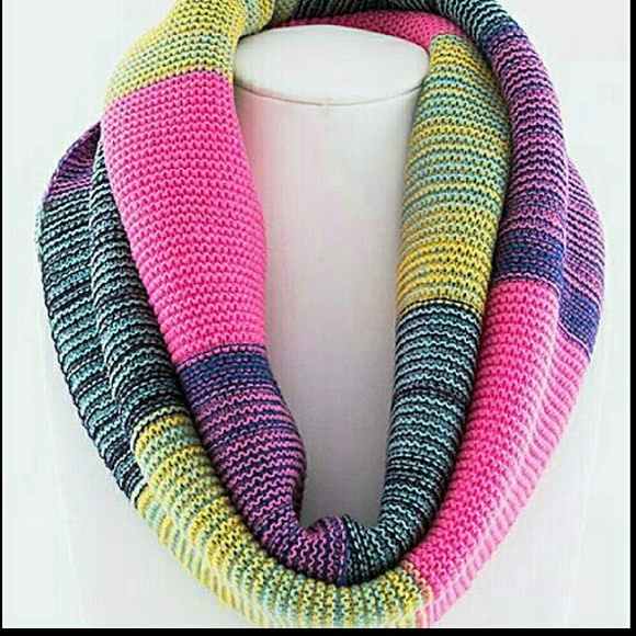 Infinity Color block scarf - Picture 2 of 4