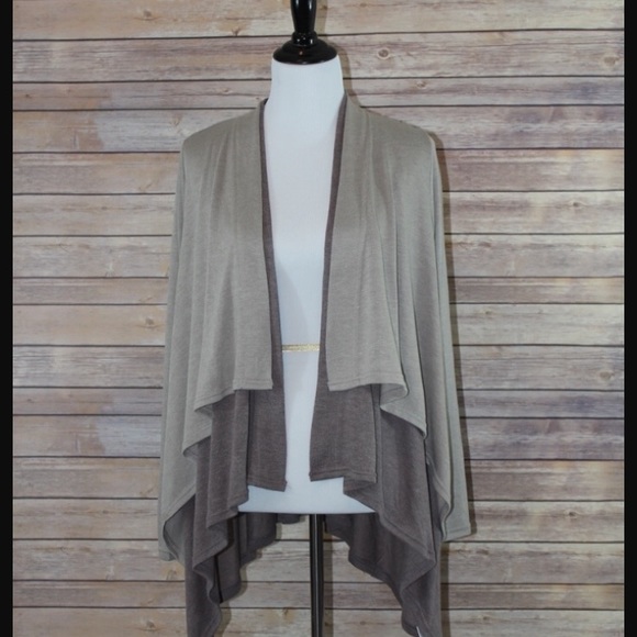 Steal of the Day ❤️ Double Cardi in 2 Color Combos - Picture 1 of 6