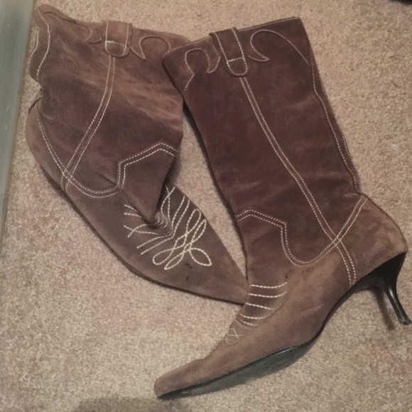 Cowgirl heel boots