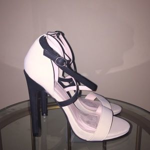 Report signature Justis strappy Heel