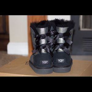 UGG Bailey Bow Bling ( authentic)