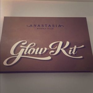 Anastasia Beverly Hills glow kit
