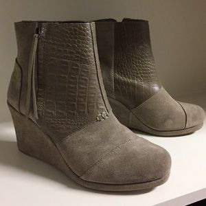 NEW Toms size 8 Desert High Wedge