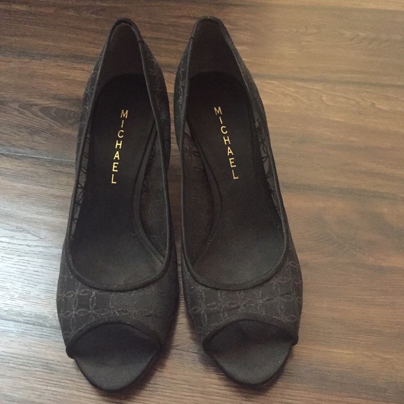 Peep toe heel