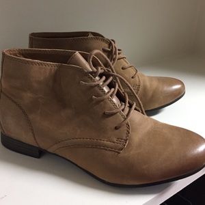 Brand New! Aldo Lace up Ankle Boot, sz 8