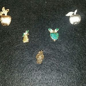 Lot of pins and tie tacks