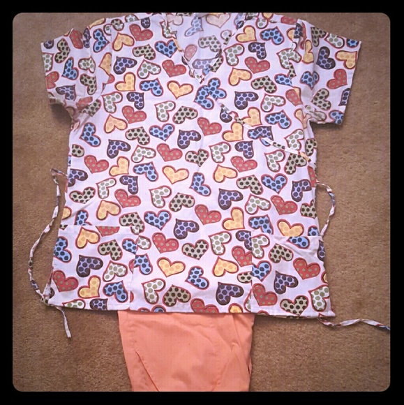 XL Essentials brand scrub set (peach)