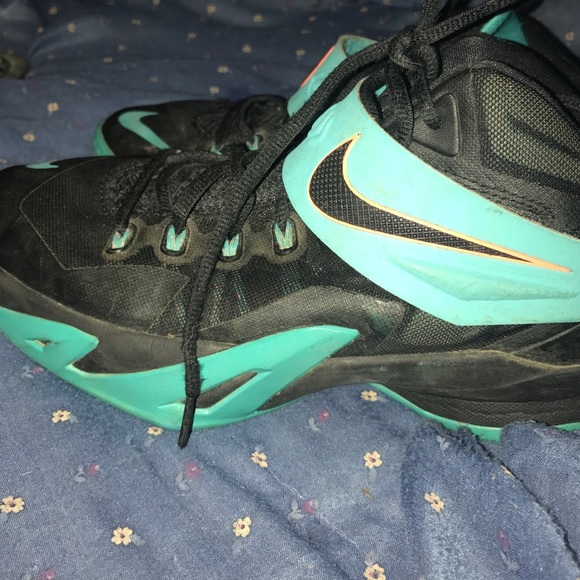 Lebron Soldier 8