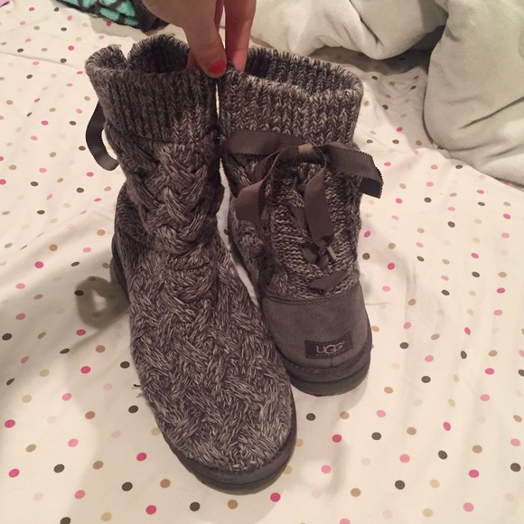 WORN ONCE!! Grey bailey bow uggs