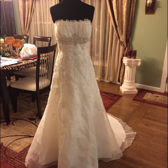 NWT Davids Bridal Beaded Lace Wedding Dress - Picture 4 of 7