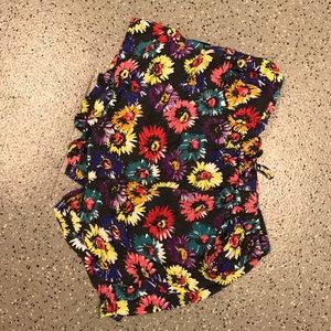 Girl's floral sqort• Size M