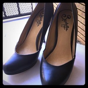 Preloved loved Seychelles pumps.