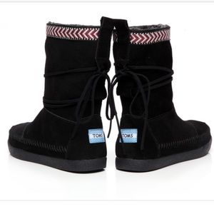 Toms Nepal black suede boot size 7