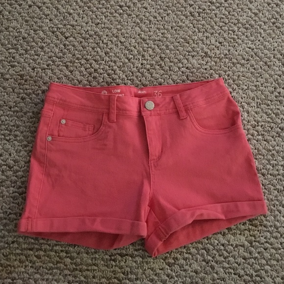 Low waist coral shorts
