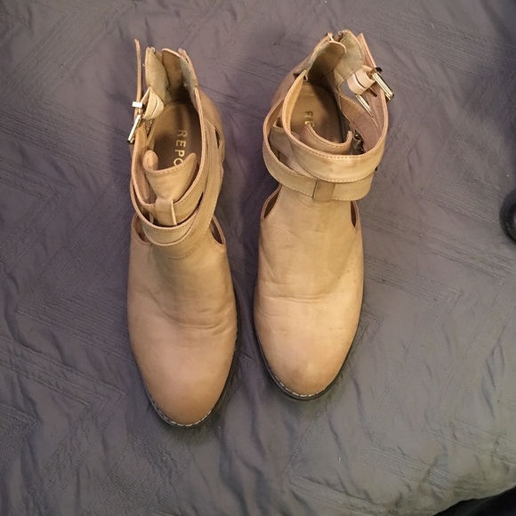 Report booties