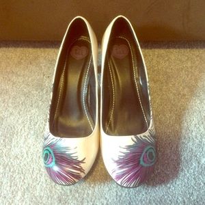 Adorable Peacock Feather Kitten Heels