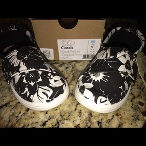 Toms Black and White Tropical Print Girls Size T9