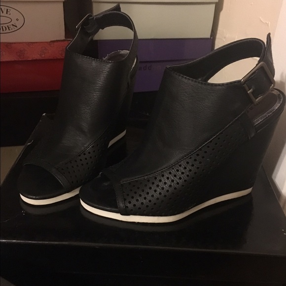 MADDEN GIRL wedges size 6