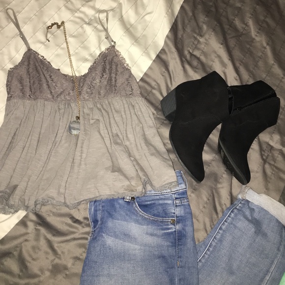 Ruffle top with lace - Picture 1 of 3