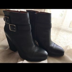 Chunky high heeled bootie