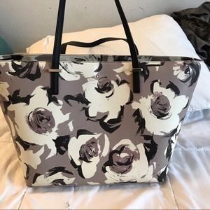 Took very good care of it, also  includes dust bag