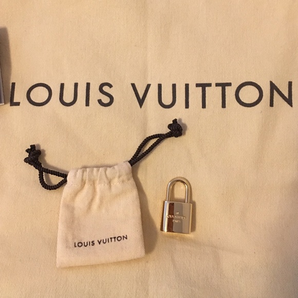 Louis Vuitton Bag - Picture 3 of 4