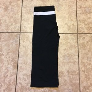 Lululemon Crop with white stripe