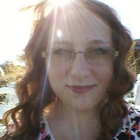 Meet your Posher, Angela Beth - Picture 2 of 3